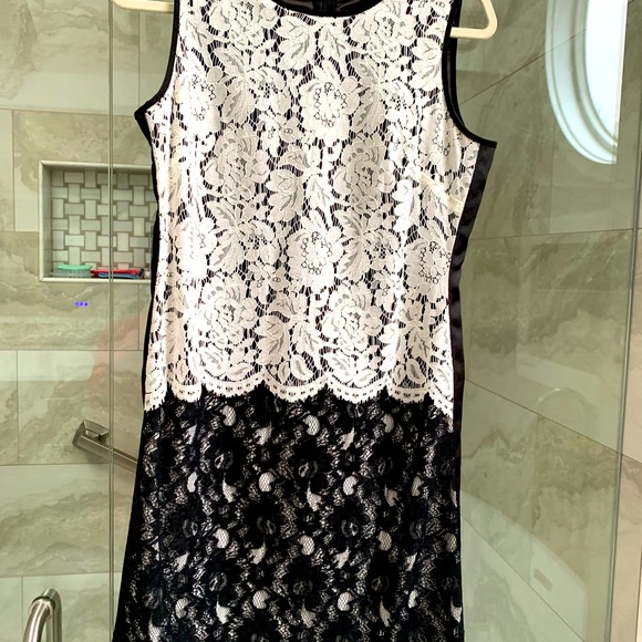 Jessica Howard Dresses & Skirts - Lace dress with tuxedo stripe detail.